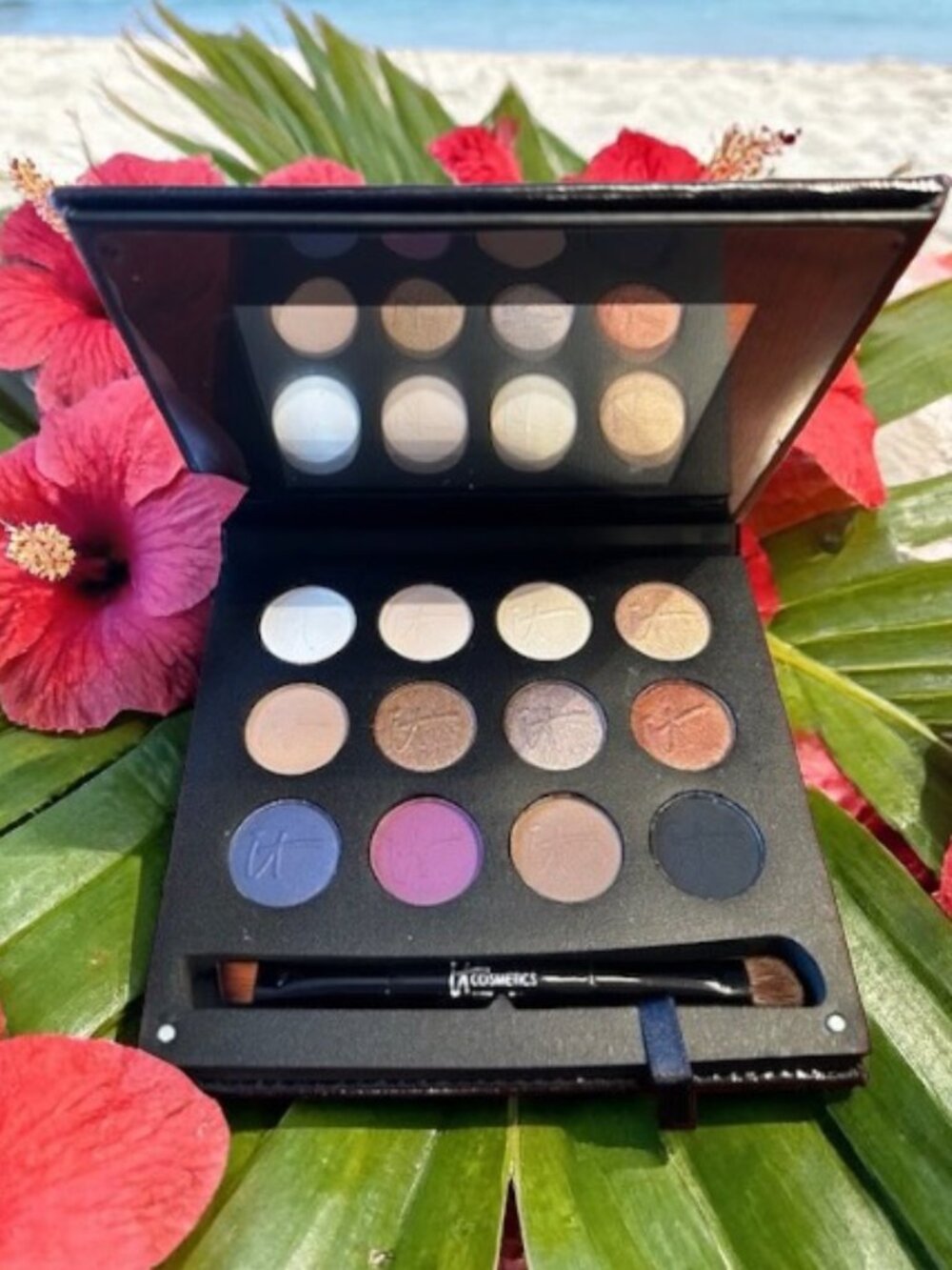 it Cosmetics Luxe high Performance Eyeshadow Palette - NEW SEALED BOX